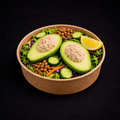 Palta rellena con ensalada mixta